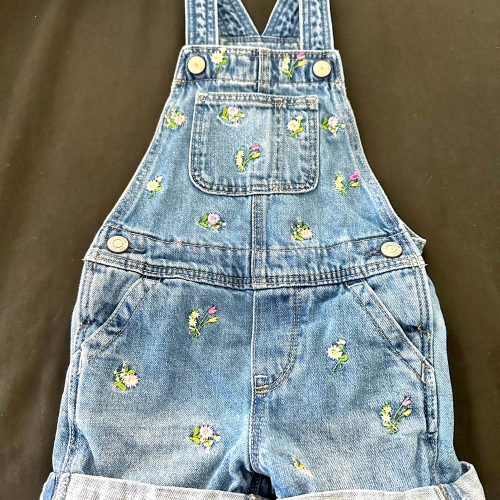 Used great condition, GAP toddler short overvalls